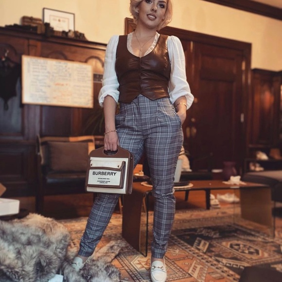 White corset blouse with lace trim. 3/4 length puff sleeve. Round buttons w/loop - Picture 3 of 4